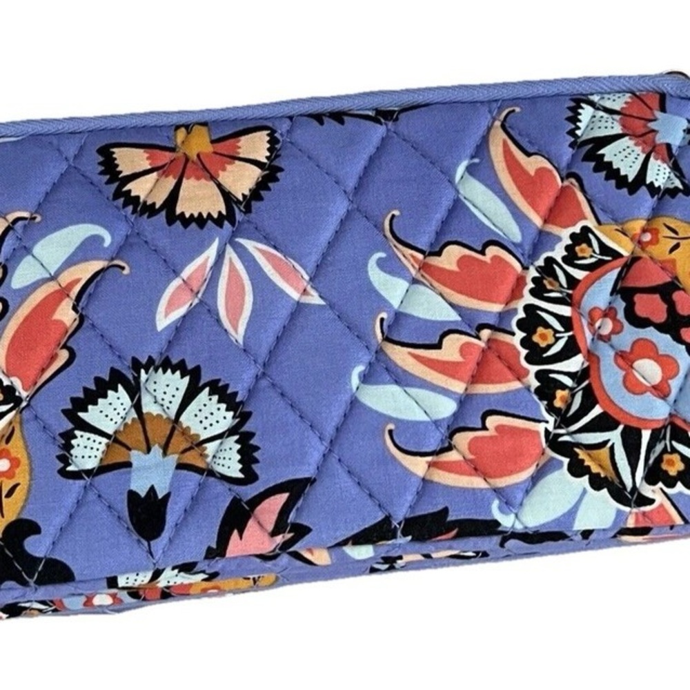 NWT Vera Bradley Quilted Floral Crossbody Hipster Wallet RFID w/Mural Print - Picture 12 of 15